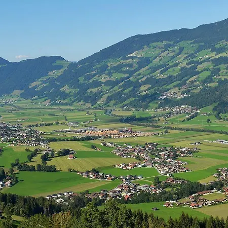 ホテル Riedl Im Zillertal