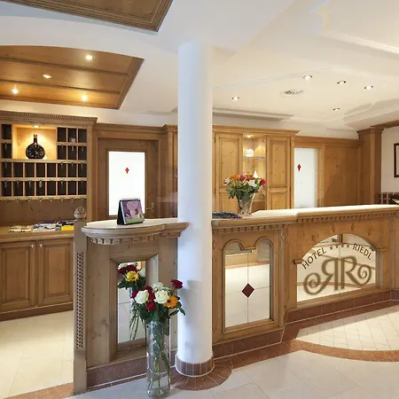 ホテル Riedl Im Zillertal 4*