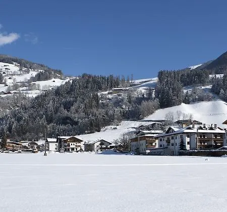 ホテル Riedl Im Zillertal シュトゥンム