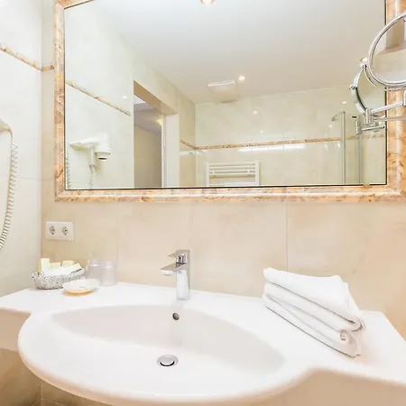 ホテル Riedl Im Zillertal 4*