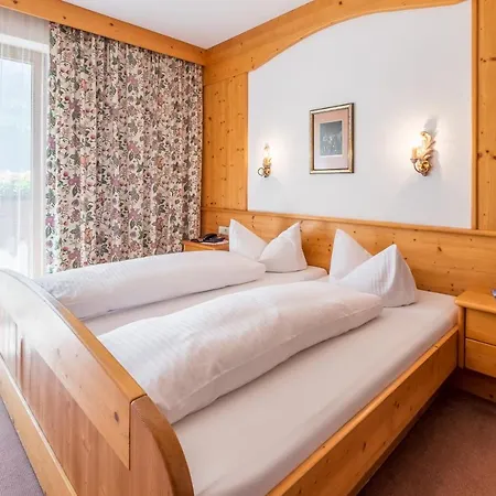 ホテル Riedl Im Zillertal